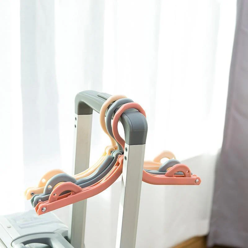 Retractable Portable Travel Hangers 4pcs - Image 6
